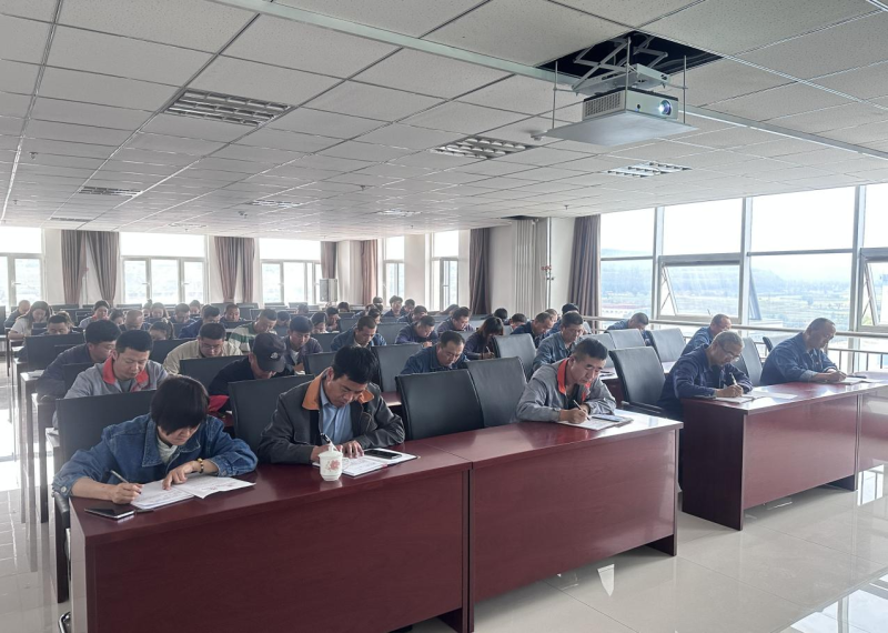 廉當(dāng)“鐮”可以除雜念   欲為“獄”勢必積災(zāi)難 ——集團(tuán)紀(jì)委書記為物產(chǎn)工投公司黨員干部、關(guān)鍵人員 授主題教育廉政專題黨課